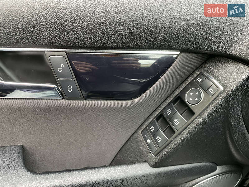 Універсал Mercedes-Benz C-Class 2010 в Дніпрі