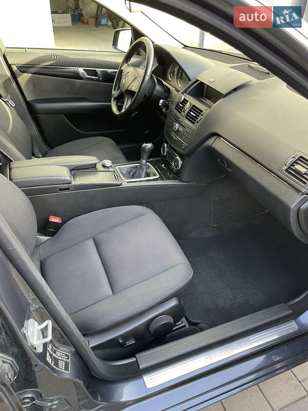Універсал Mercedes-Benz C-Class 2009 в Івано-Франківську