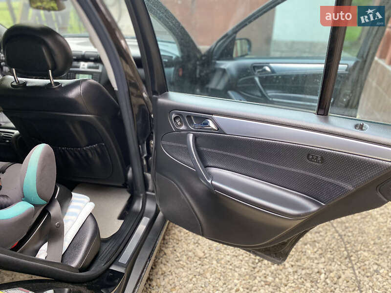 Универсал Mercedes-Benz C-Class 2004 в Львове