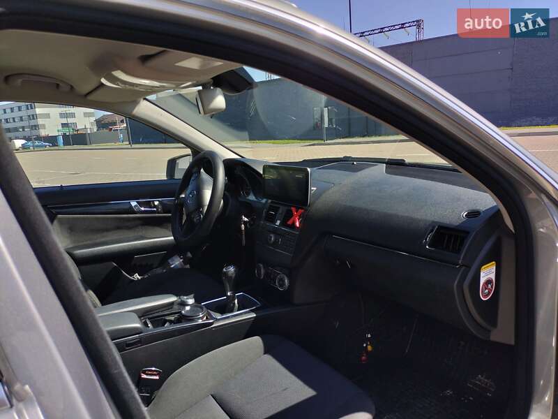 Універсал Mercedes-Benz C-Class 2009 в Івано-Франківську