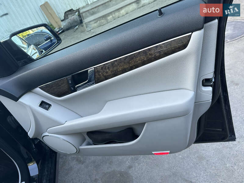 Седан Mercedes-Benz C-Class 2010 в Одессе фото 4 Седан Mercedes-Benz C-Class 2010 в Одессе