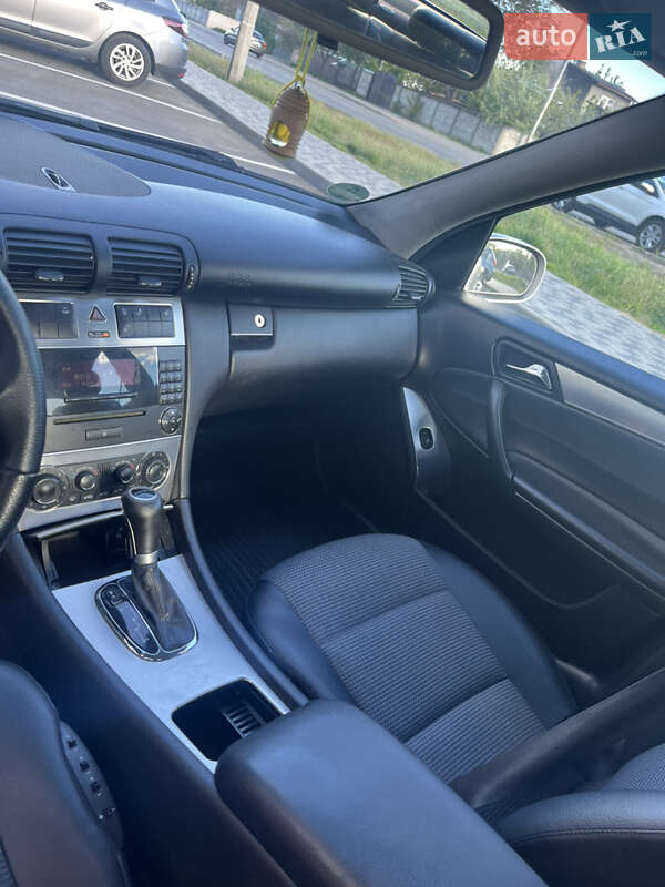 Седан Mercedes-Benz C-Class 2004 в Киеве