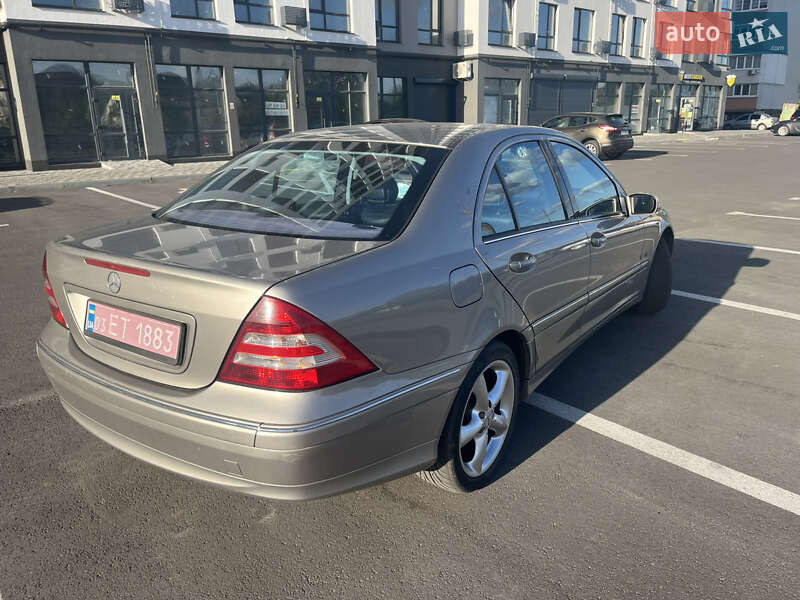 Седан Mercedes-Benz C-Class 2004 в Киеве
