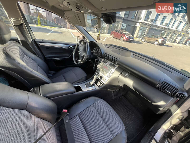 Седан Mercedes-Benz C-Class 2004 в Киеве