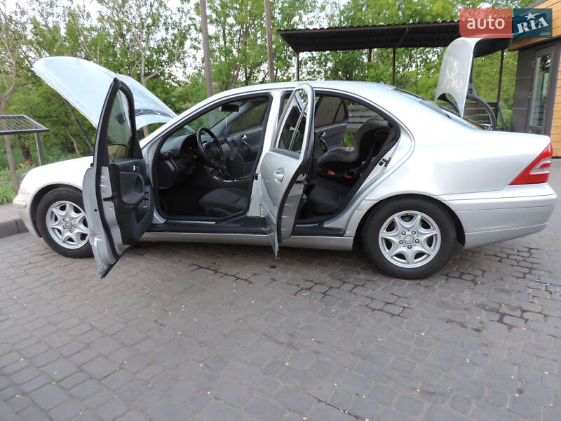 Седан Mercedes-Benz C-Class 2002 в Кривом Роге