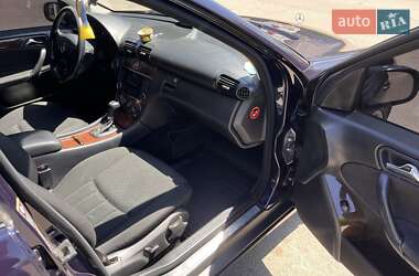 Седан Mercedes-Benz C-Class 2004 в 