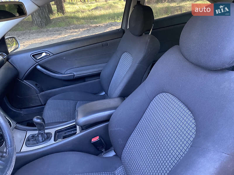 Купе Mercedes-Benz C-Class 2002 в Охтирці
