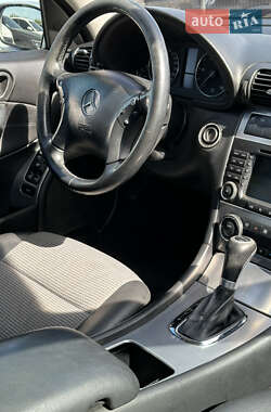 Седан Mercedes-Benz C-Class 2005 в 