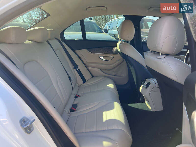 Седан Mercedes-Benz C-Class 2015 в Нововолынске