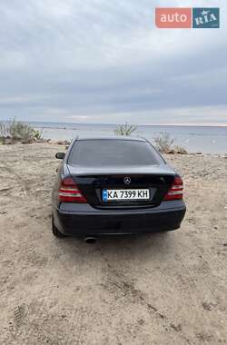 Седан Mercedes-Benz C-Class 2005 в 