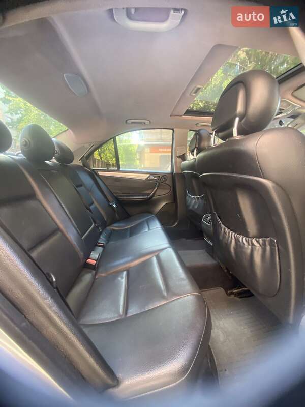 Седан Mercedes-Benz C-Class 2005 в Киеве