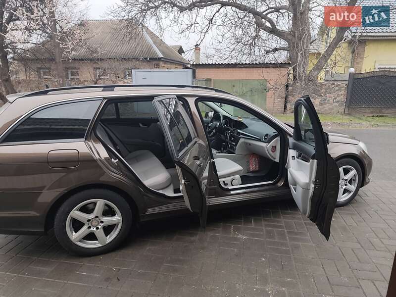 Универсал Mercedes-Benz C-Class 2014 в Черкассах