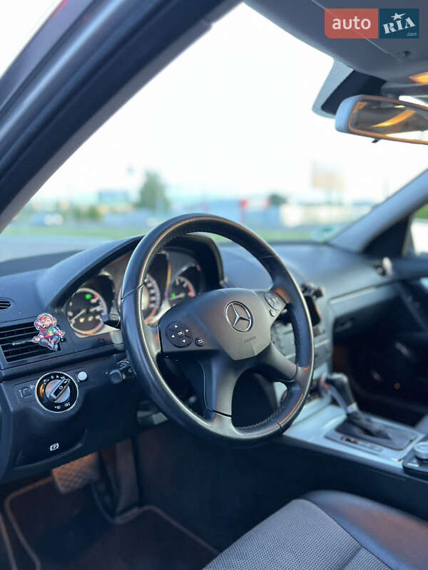 Универсал Mercedes-Benz C-Class 2010 в Луцке