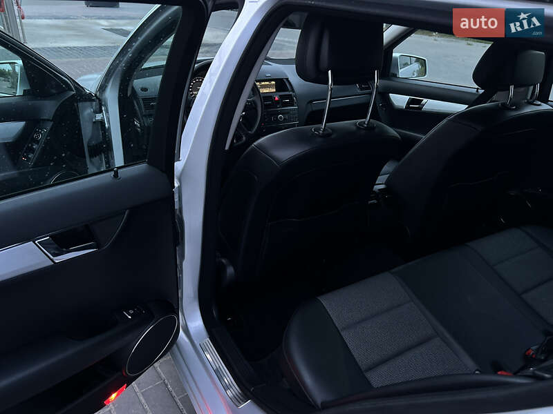 Универсал Mercedes-Benz C-Class 2009 в Луцке