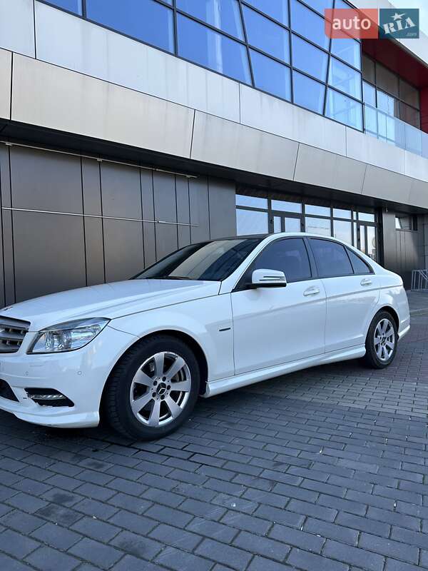Седан Mercedes-Benz C-Class 2011 в 