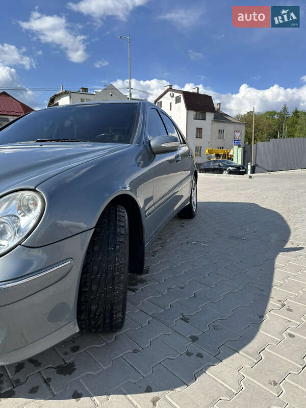 Седан Mercedes-Benz C-Class 2004 в Львові