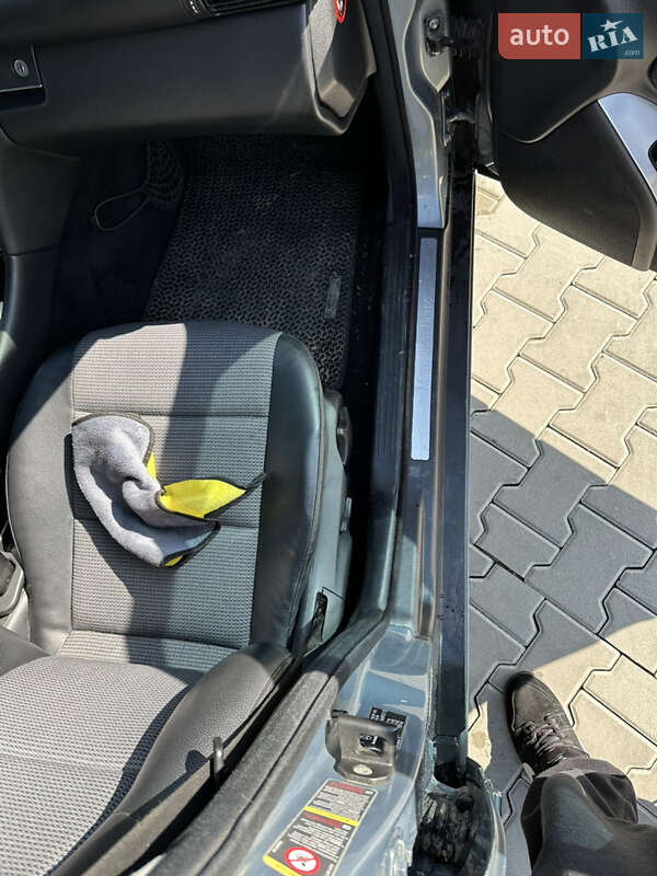 Седан Mercedes-Benz C-Class 2004 в Львові