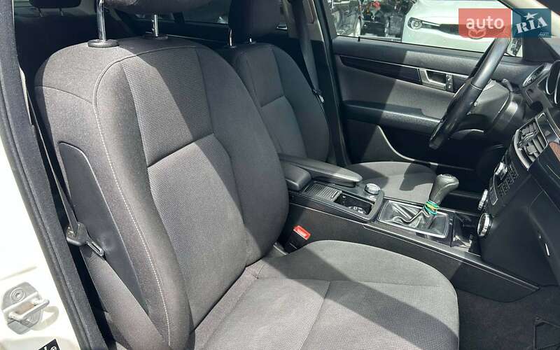 Седан Mercedes-Benz C-Class 2011 в Чернівцях
