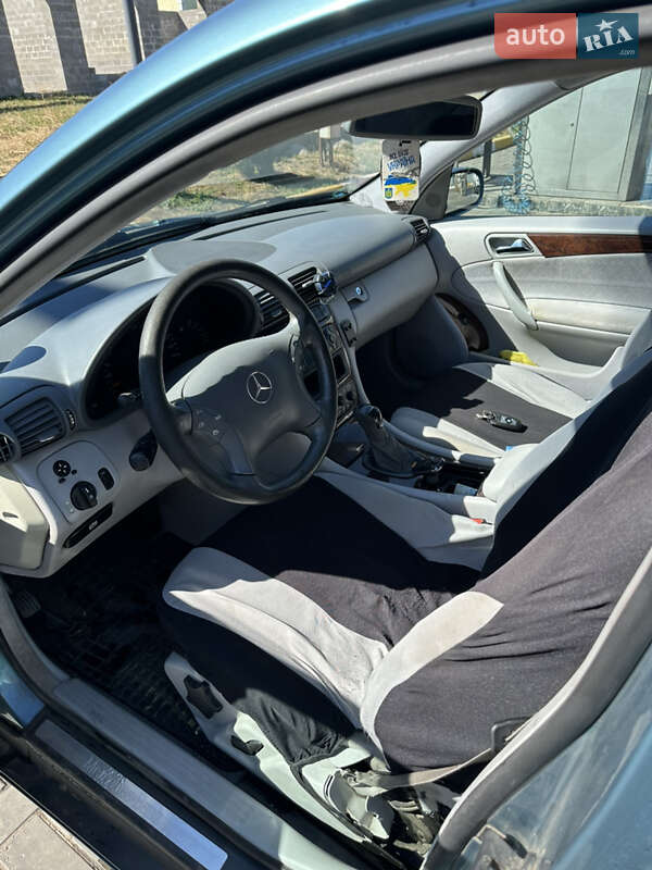 Седан Mercedes-Benz C-Class 2001 в Чугуеве