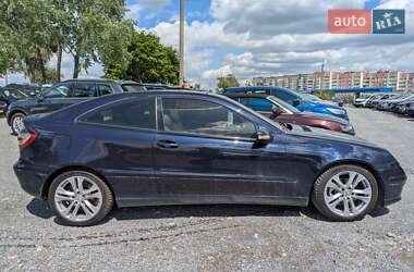 Купе Mercedes-Benz C-Class 2005 в 