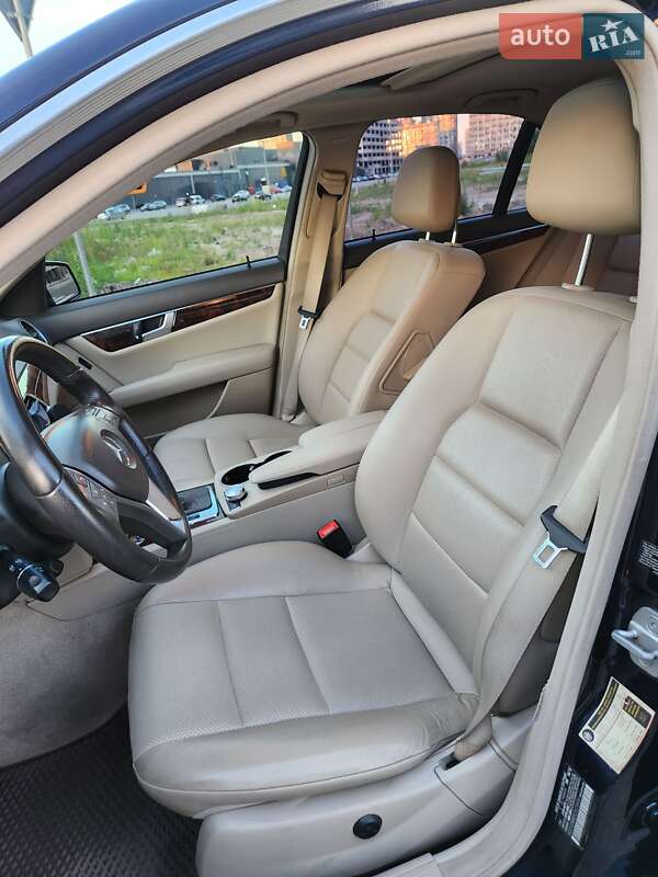 Седан Mercedes-Benz C-Class 2012 в Києві