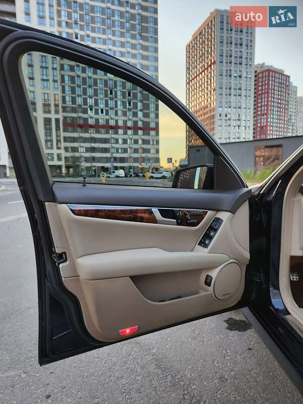 Седан Mercedes-Benz C-Class 2012 в Києві