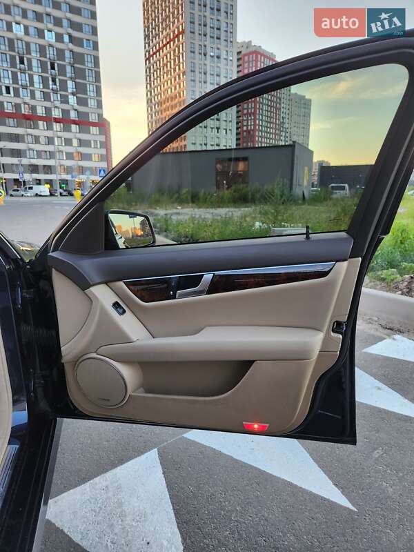 Седан Mercedes-Benz C-Class 2012 в Києві