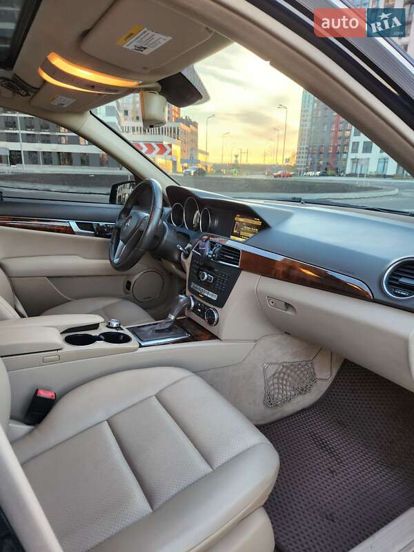 Седан Mercedes-Benz C-Class 2012 в Києві