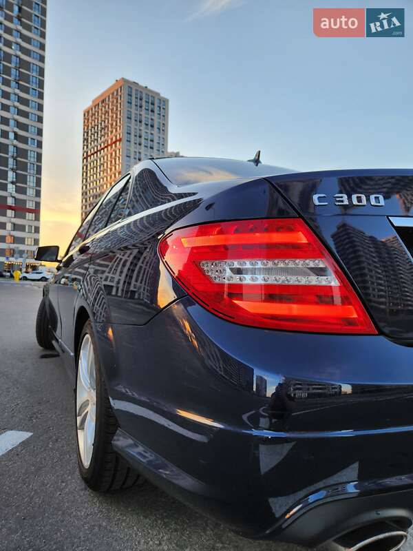 Седан Mercedes-Benz C-Class 2012 в Києві