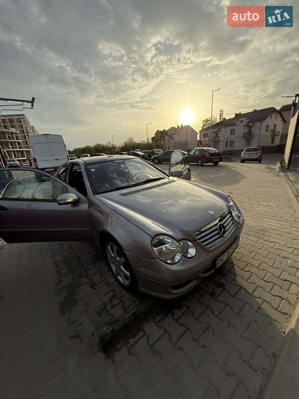 Mercedes-Benz C-Class 2005