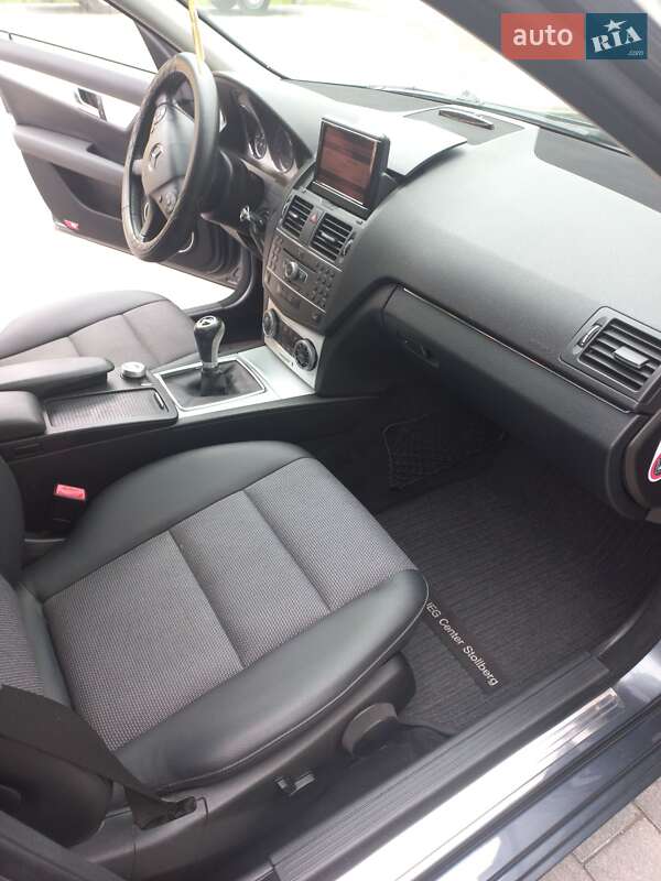 Седан Mercedes-Benz C-Class 2010 в Бучачі