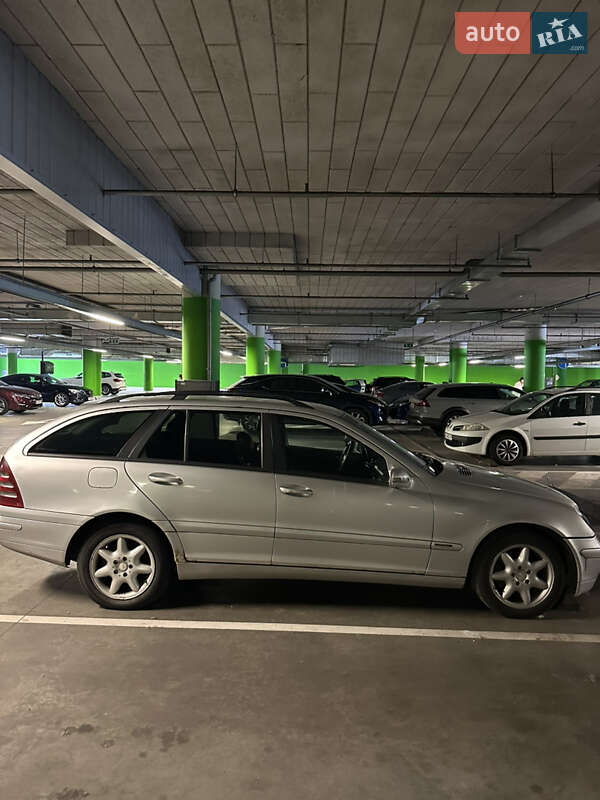 Універсал Mercedes-Benz C-Class 2001 в Києві