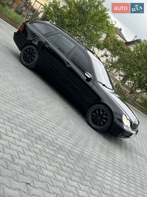Универсал Mercedes-Benz C-Class 2002 в Зборове