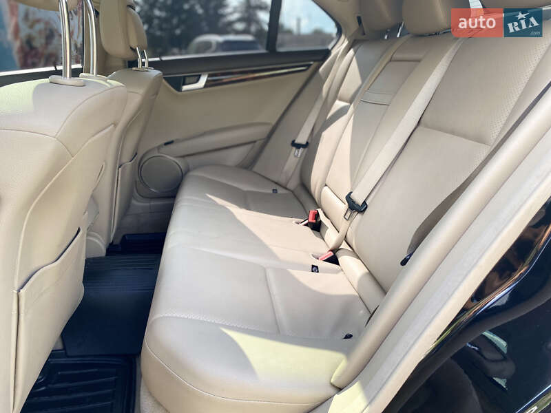 Седан Mercedes-Benz C-Class 2012 в Лубнах
