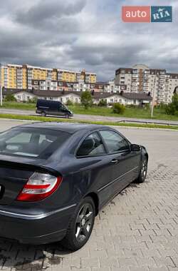 Купе Mercedes-Benz C-Class 2004 в 