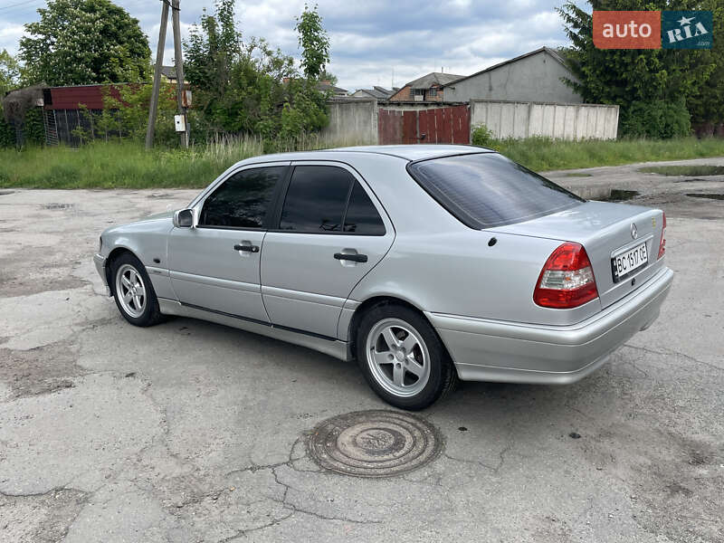 Седан Mercedes-Benz C-Class 1994 в Жовкве