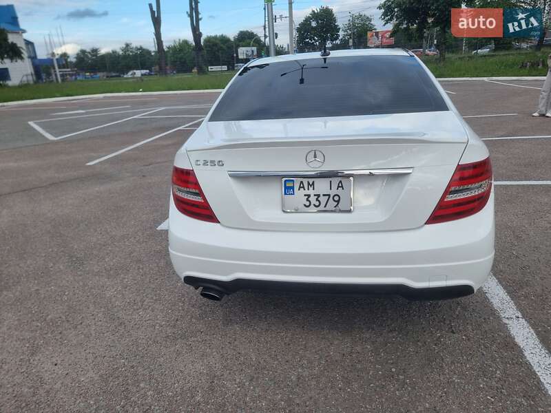 Седан Mercedes-Benz C-Class 2013 в Житомирі