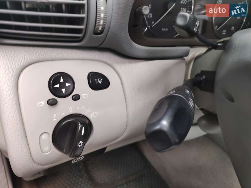 Седан Mercedes-Benz C-Class 2004 в Киеве