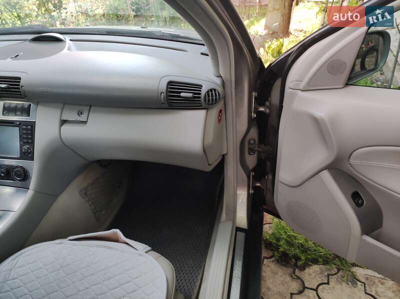 Седан Mercedes-Benz C-Class 2004 в Киеве