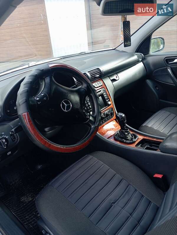Универсал Mercedes-Benz C-Class 2002 в Верховине