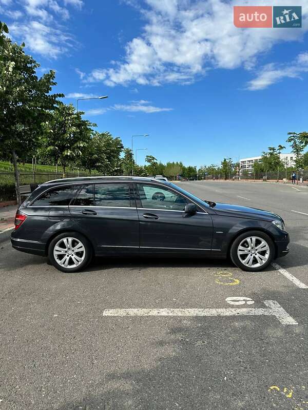Универсал Mercedes-Benz C-Class 2010 в Черновцах фото 3 Универсал Mercedes-Benz C-Class 2010 в Черновцах