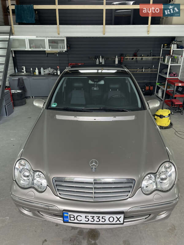 Седан Mercedes-Benz C-Class 2004 в Львове