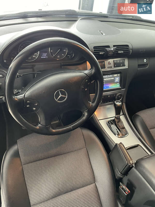 Седан Mercedes-Benz C-Class 2004 в Львове