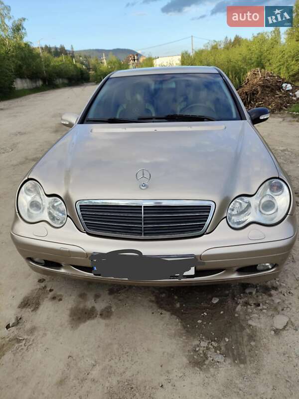 Седан Mercedes-Benz C-Class 2004 в Верховине