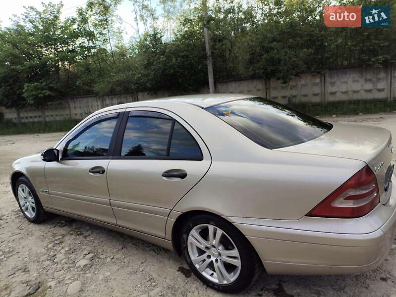Седан Mercedes-Benz C-Class 2004 в Верховине