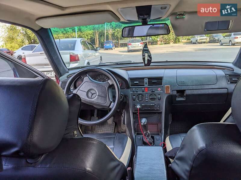 Седан Mercedes-Benz C-Class 1994 в Запоріжжі