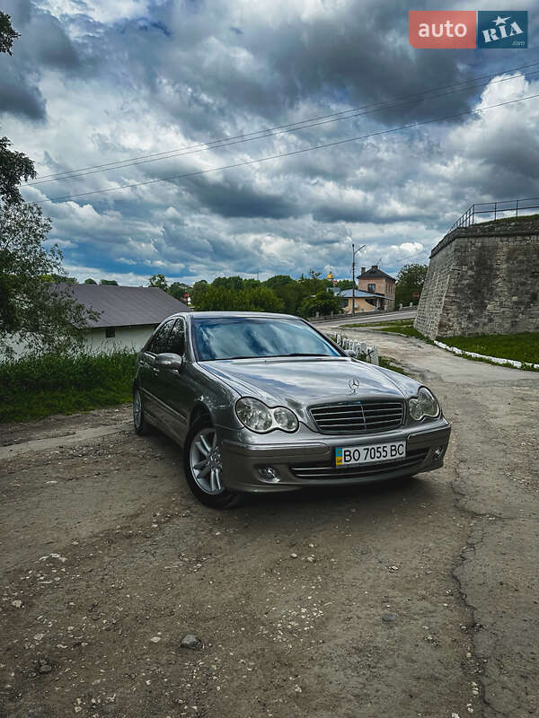 Седан Mercedes-Benz C-Class 2004 в Тернополі