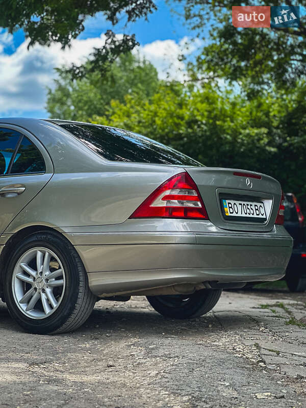Седан Mercedes-Benz C-Class 2004 в Тернополі