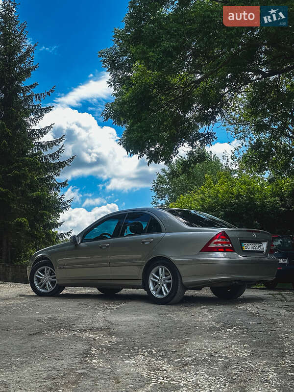 Седан Mercedes-Benz C-Class 2004 в Тернополі