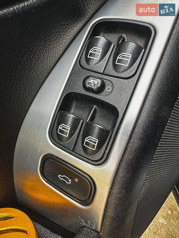 Седан Mercedes-Benz C-Class 2004 в Тернополі